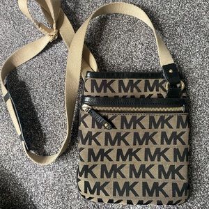 Micheal Kors cross body bag